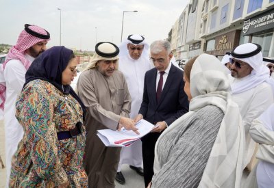 وزير الأشغال يتفقد مشاريع تطوير البنية التحتية في خامسة المحرق