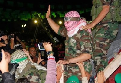 ظهور نادر لقائد كتائب القسام متجولاً في غزة!