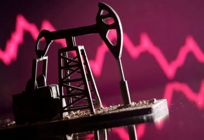 أسعار النفط تتجه لإنهاء 2023 على انخفاض بنحو 10%