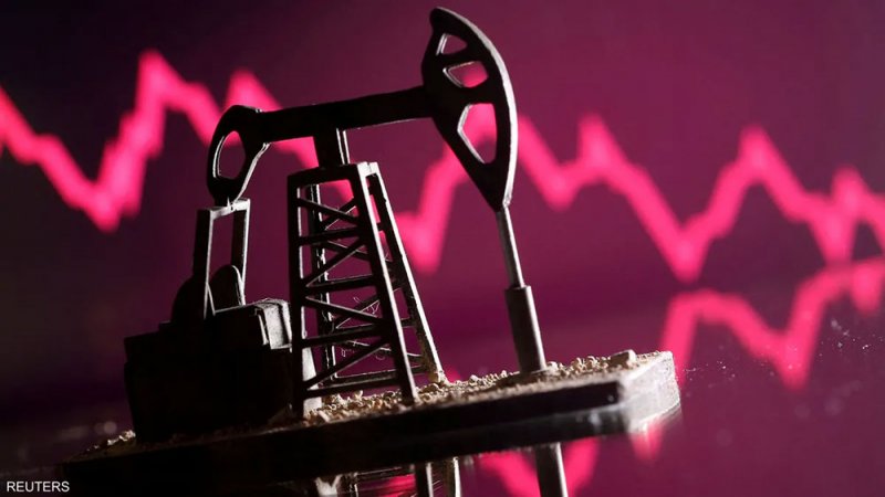 أسعار النفط تتجه لإنهاء 2023 على انخفاض بنحو 10%