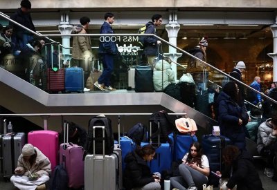 الأمطار عكرت احتفالات عيد الميلاد في أوروبا.. إلغاء عدد من رحلات قطارات "يوروستار"