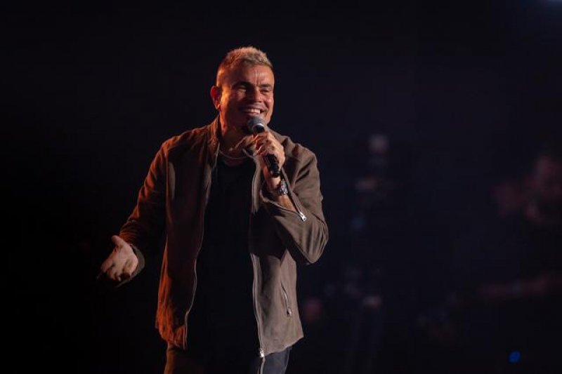 عمرو دياب يُحقق نجاحًا باهراً بحفل جماهيري بالرياض