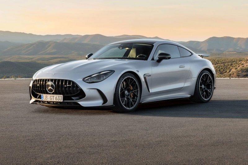 مرسيدس تقدم ايقونتها GT AMG بتصميم مفترس 