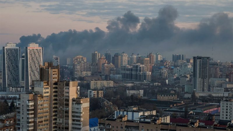 روسيا تسقط عشرات المسيرات.. وتواصل الهجوم الجوي على أوكرانيا