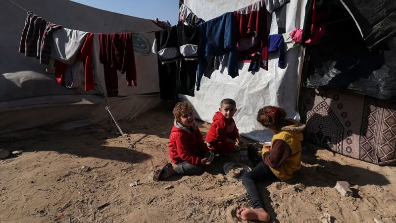 في آخر يوم من 2023.. أمنية وحيدة تجمع النازحين من غزة