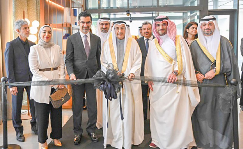 الشيخ خالد بن عبدالله: تعزيز البنية التحتية السياحية لإبراز الموقع الريادي للبحرين كمركز جذب عالمي للزوار
