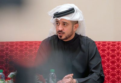 خالد بن حمد يزور المنتخب الأول ويشد من عزيمة اللاعبين