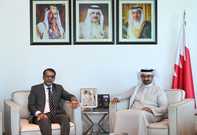 وزير الصناعة والتجارة يستقبل سفير جمهورية باكستان الإسلامية لدى مملكة البحرين