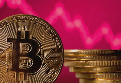 بتكوين تتحول للانخفاض بعد مكاسب قوية في 2023