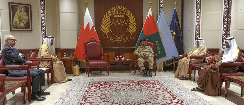 القائد العام لقوة دفاع البحرين يستقبل وزير المالية والاقتصاد الوطني ومحافظ مصرف البحرين المركزي