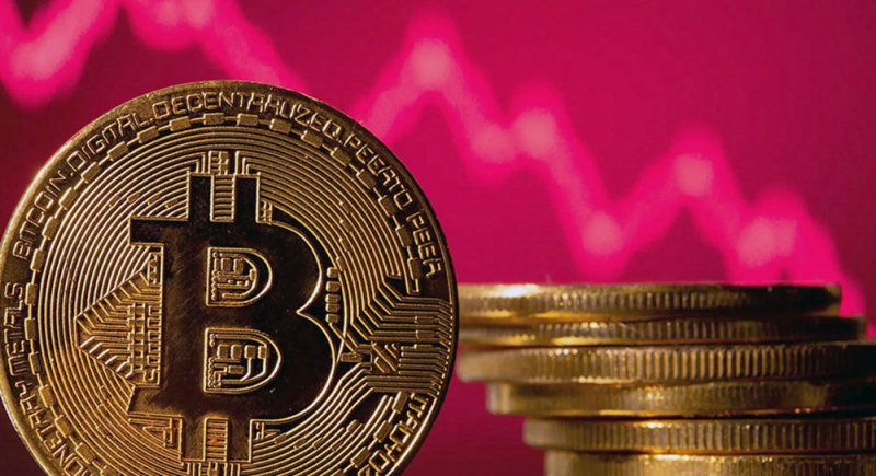 بتكوين تتحول للانخفاض بعد مكاسب قوية في 2023