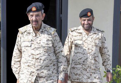 القائد العام لقوة دفاع البحرين يتفقد إحدى وحدات قوة الدفاع