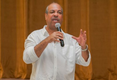 الناقد الحمدان معقبا على عرض " صمت" بمهرجان المسرح العربي