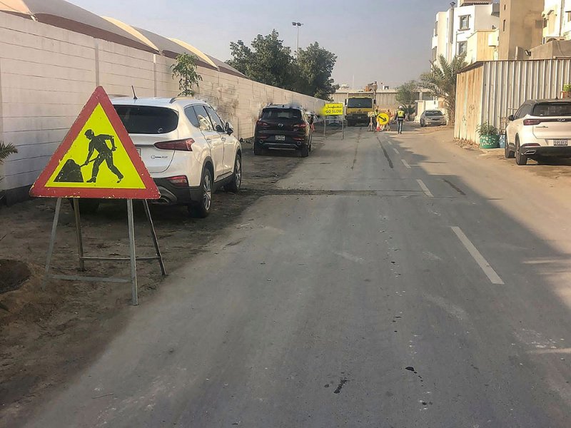 "الأشغال": البدء بأعمال مشروع تطوير الطرق بمجمع 633 في المعامير