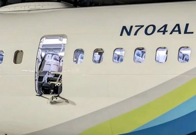 "ألاسكا" توقف طائرات "بوينع 737-9" بعد هبوط إحداها اضطراريا