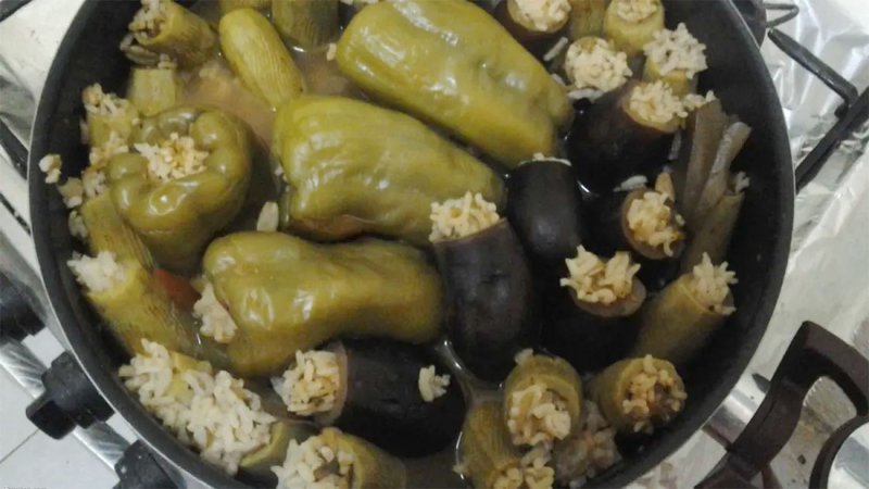 بسبب وجبة "محشي".. وفاة مصري وابنه وتدهور صحة باقي أسرته