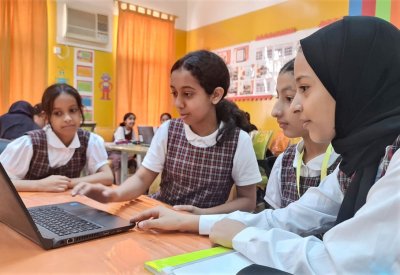 المعلمة أمينة الزاكي تتميز في تفعيل المختبرات الافتراضية للعلوم
