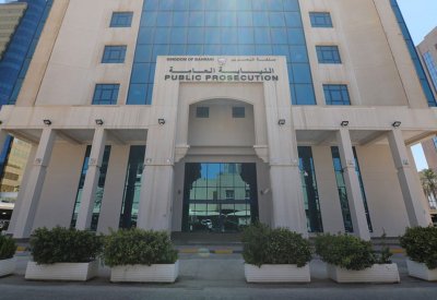 من أجل "القمار".. موظف بنك يستولي على أكثر من نصف مليون دينار من حسابات العملاء