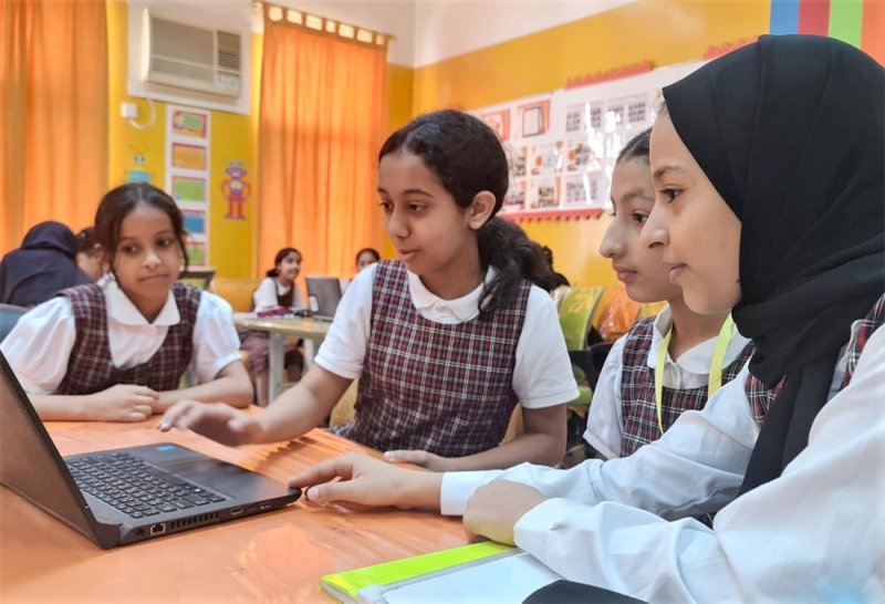 المعلمة أمينة الزاكي تتميز في تفعيل المختبرات الافتراضية للعلوم