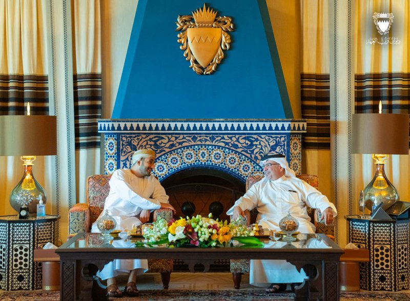 سمو ولي العهد رئيس مجلس الوزراء في مقدمة مستقبلي صاحب السمو السيد ذي يزن بن هيثم بن طارق آل سعيد