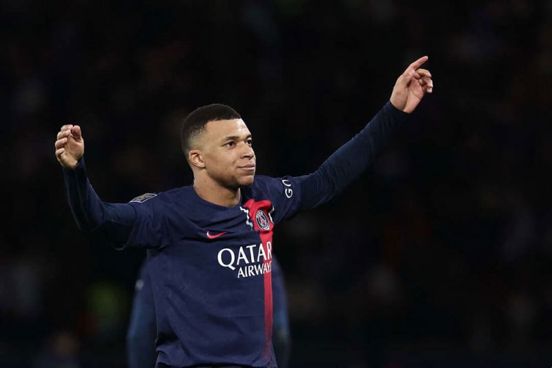 مبابي يتفق مع ريال مدريد