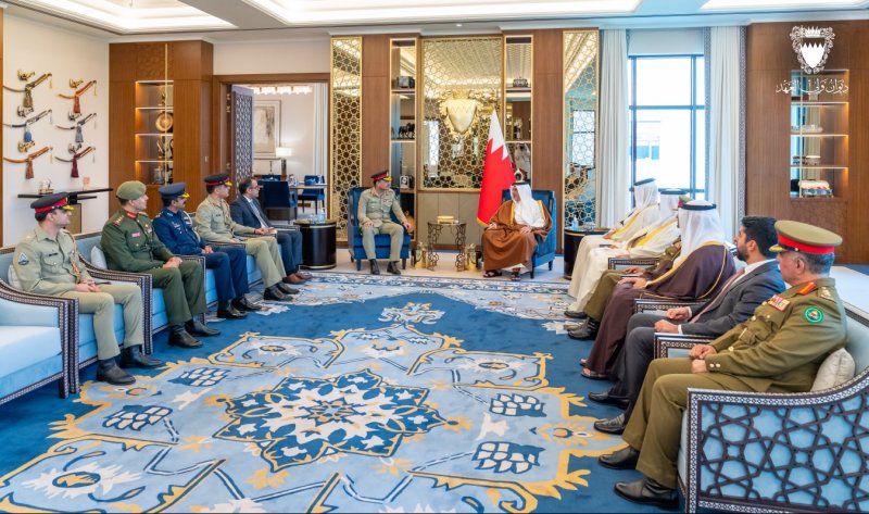 سمو ولي العهد رئيس مجلس الوزراء يستقبل قائد الجيش الباكستاني