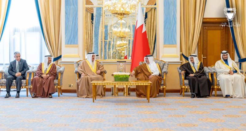سمو ولي العهد رئيس مجلس الوزراء يلتقي رئيسي مجلسي النواب والشورى