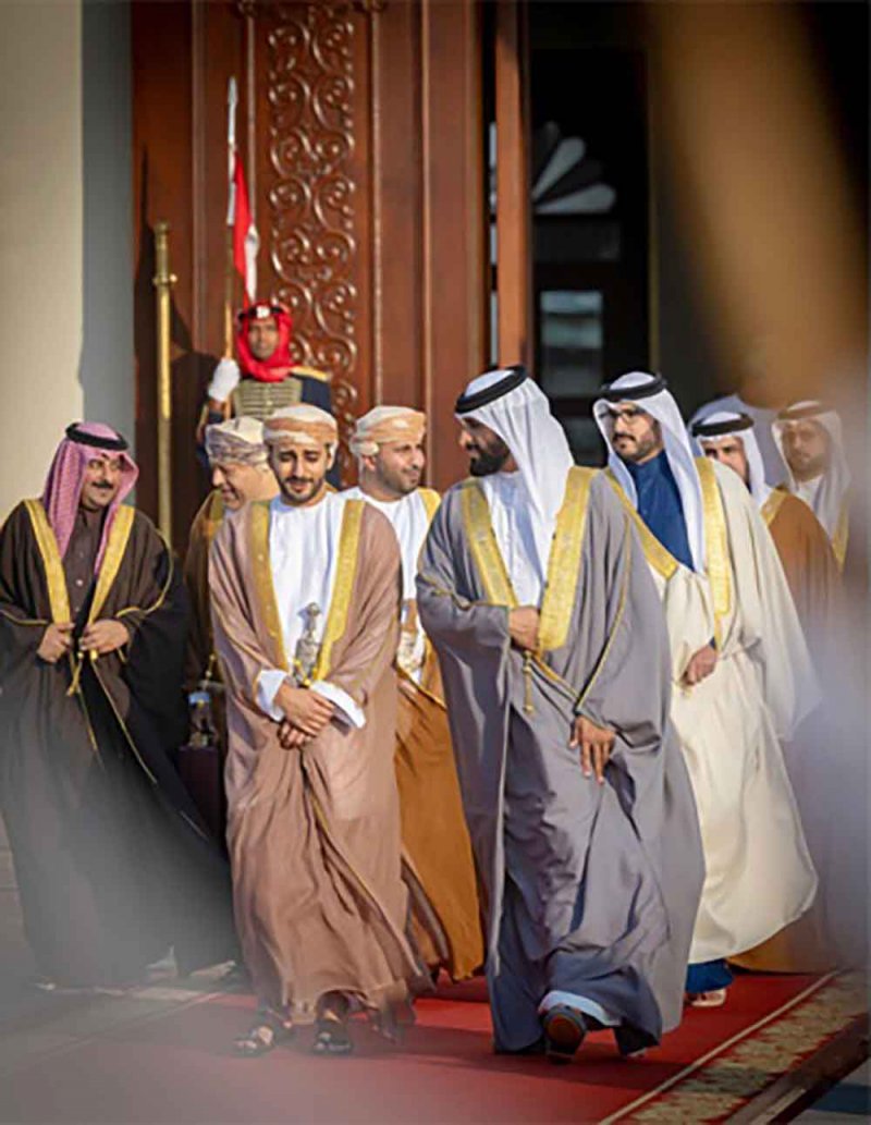 سمو الشيخ ناصر بن حمد في مقدمة مودعي صاحب السمو السيد ذي يزن بن هيثم بن طارق آل سعيد