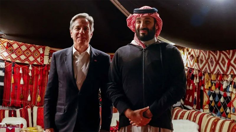 ولي العهد السعودي يؤكد لبلينكن ضرورة وقف العمليات العسكرية بغزة