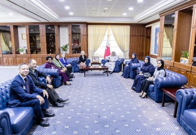 وزير التربية والتعليم يبحث مع جامعة بوسطن الأمريكية تعزيز التعاون مع كلية البحرين للمعلمين