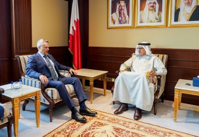 وزير الخارجية يستقبل سفير روسيا الاتحادية لدى مملكة البحرين