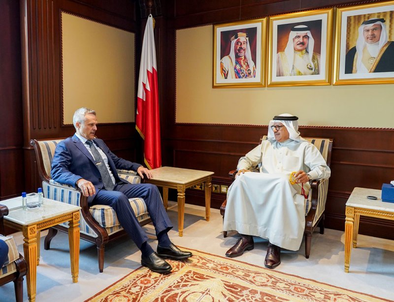 وزير الخارجية يستقبل سفير روسيا الاتحادية لدى مملكة البحرين