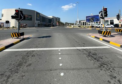 "الأشغال": إضافة خاصية عبور المشاة على الإشارة الضوئية الواقعة على تقاطع شارع أمواج مع شارع 59 في قلالي