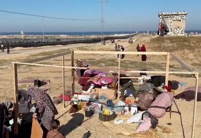 لفتة من المصريين.. أسلاك كهربائية للفلسطينيين "عبر الحدود"