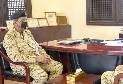 القائد العام لقوة دفاع البحرين يتفقد إحدى وحدات قوة دفاع البحرين‎