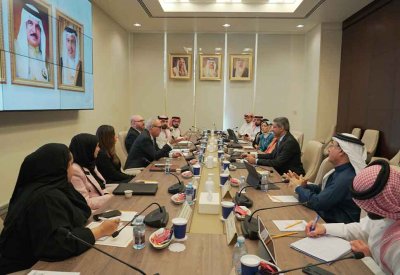 "التحقيق البرلمانية في بحرنة الوظائف" تلتقي بوزير المواصلات ومحافظ مصرف البحرين المركزي