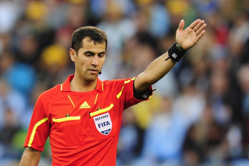 الحكم الأوزبكي إيرماتوف وإنجاز فريد في كأس آسيا
