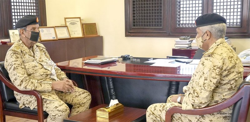 القائد العام لقوة دفاع البحرين يتفقد إحدى وحدات قوة دفاع البحرين‎