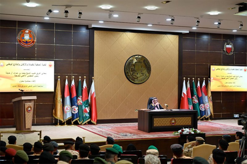 الكلية الملكية للقيادة والأركان والدفاع الوطني بقوة دفاع البحرين تقيم محاضرة بعنوان استراتيجية التأمين الصحي الشامل