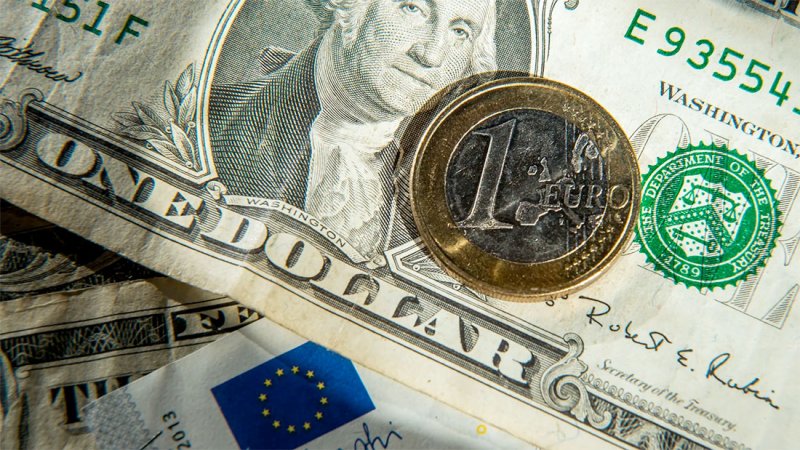الدولار مستقر والأسواق تقيم بيانات التضخم الأميركية المحيرة