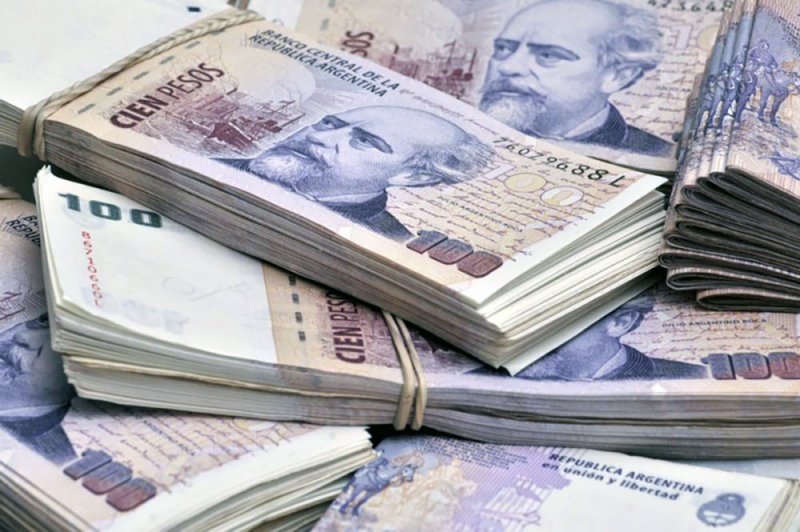 211 % التضخم في الأرجنتين .. والحل ورقة بـ 20 ألف بيزو