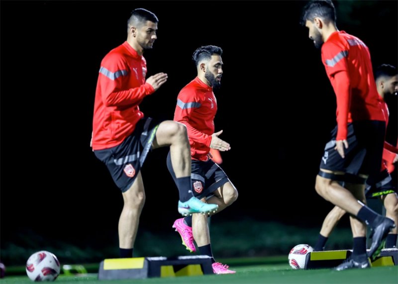 "الأحمر" يلتقي اليوم "المارد" الكوري الجنوبي بعزيمة الرجال