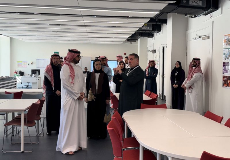الأمين العام للمجلس الأعلى للشباب والرياضة ووزيرة شؤون الشباب يطلعان على تجربة مؤسسة مسك بالرياض
