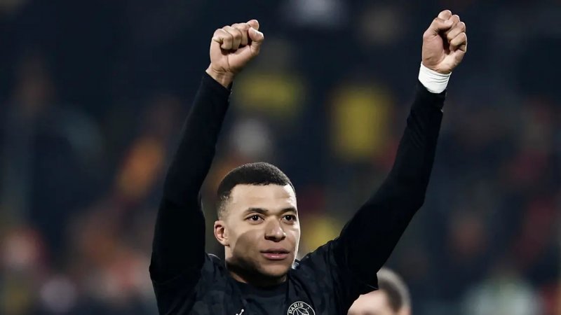 مبابي لثنائي ريال مدريد: سأراكما قريباً