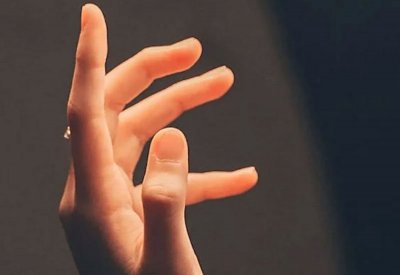 في أصابع اليد.. "دليل" على وجود اضطراب نفسي