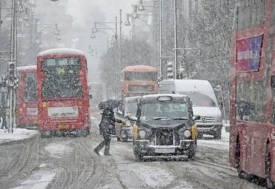 بريطانيا تشهد أسوأ موجة برد منذ 14 عاما: مدارس مغلقة وشوارع معطلة