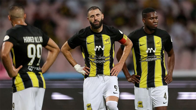 بنزيمة يعود إلى الاتحاد بعد تأخر 17 يوما.. وهذا مصيره