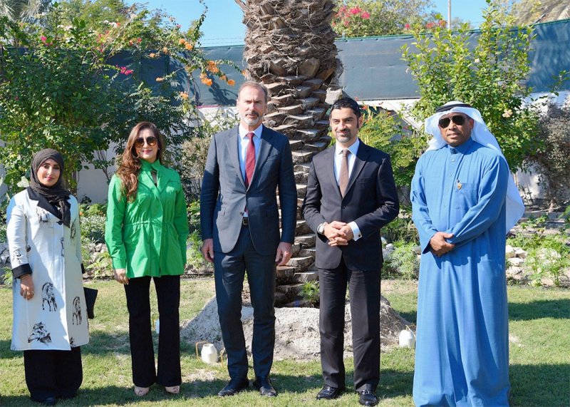 وزير شؤون البلديات والزراعة يشارك في حملة التشجير بالسفارة الألمانية في مملكة البحرين