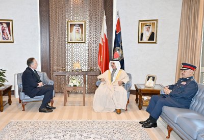 وزير الداخلية يستقبل رئيس هيئة أركان الدفاع للقوات المسلحة البريطانية السابق