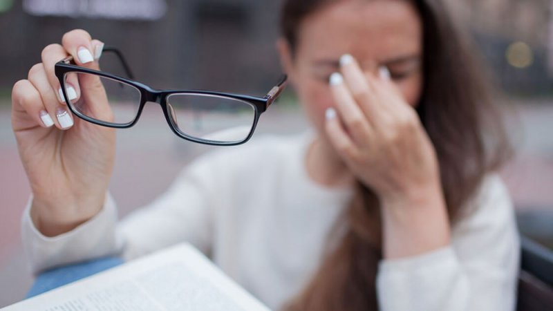 عادات يومية تُضعف البصر